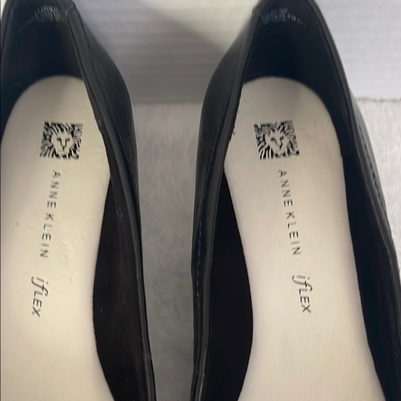 Anne Klein Black Flats with Textured Fabric and Bow Accent - Picture 4 of 8